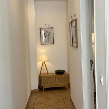 Cosy 3 Bed Old Town דירה