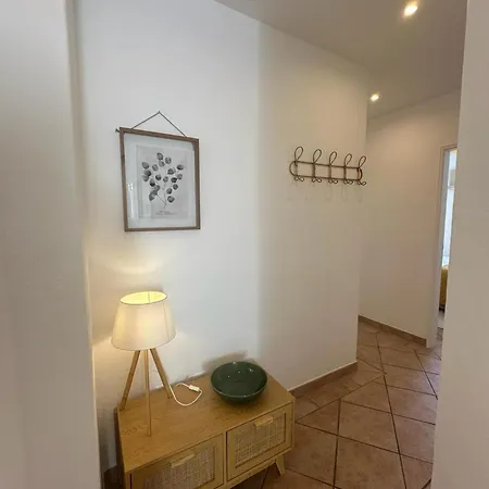 Cosy 3 Bed Old Town אלבופיירה