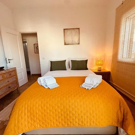 Cosy 3 Bed Old Town דירה