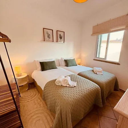 Cosy 3 Bed Old Town * אלבופיירה